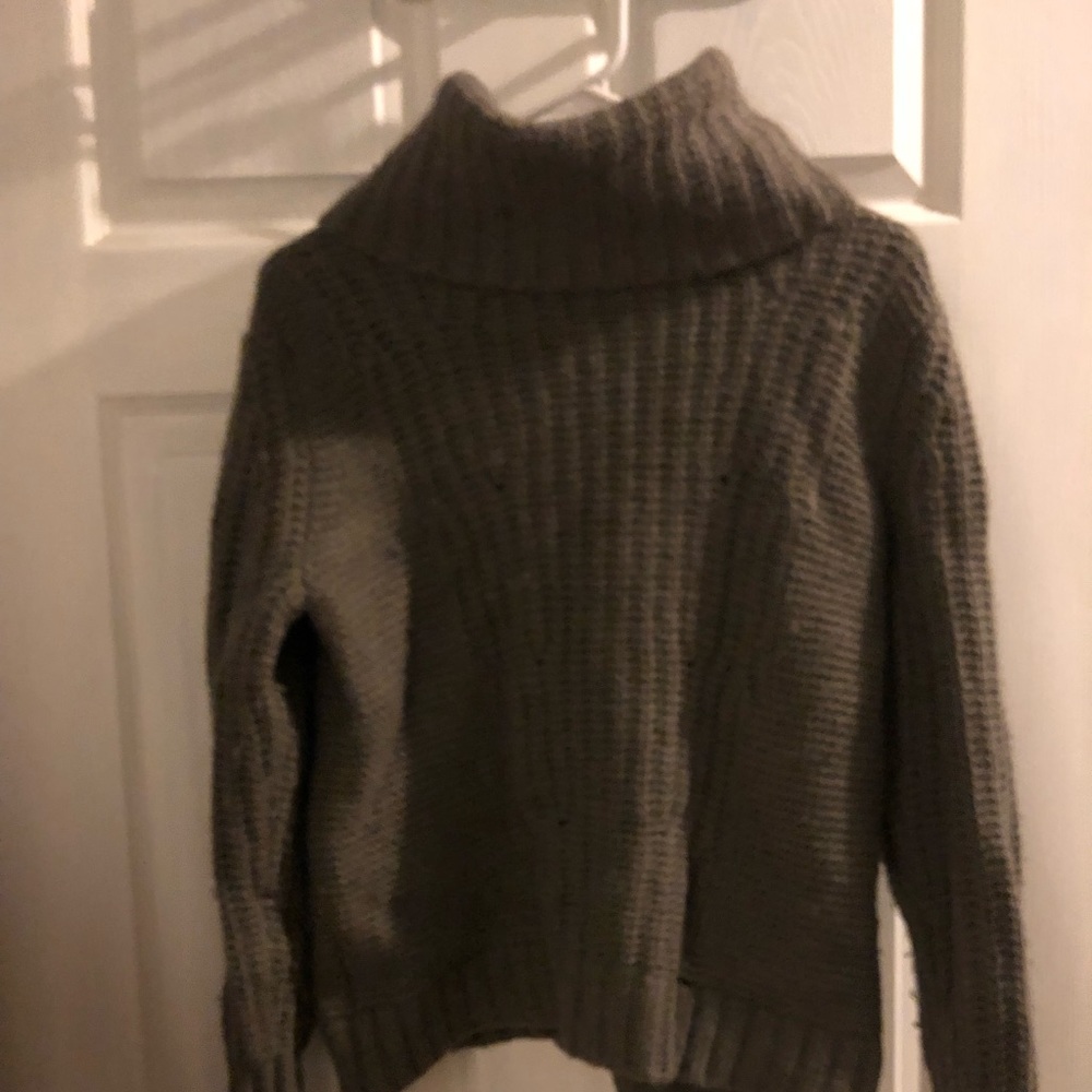 Banana Republic Italian yarn moss green sweater